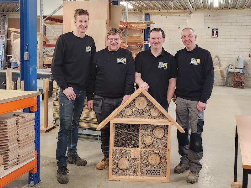 nieuwe-bedrijfskleding-bijenhotelkopen