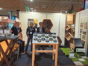 Beurs team van bijenhotelkopen op de Vakbeurs Openbare Ruimte