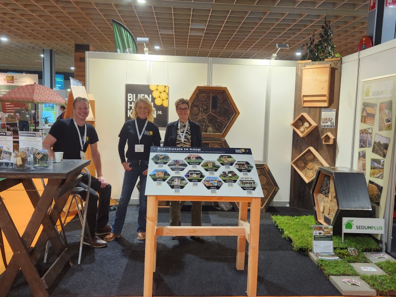 Beurs team van bijenhotelkopen op de Vakbeurs Openbare Ruimte